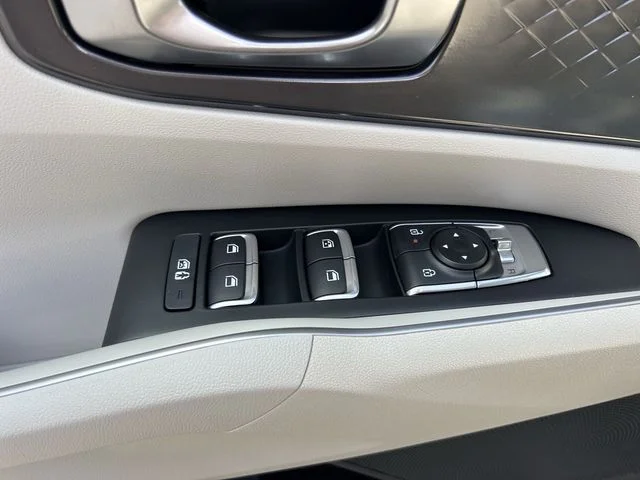 Used 2025 Gray Kia S image 22