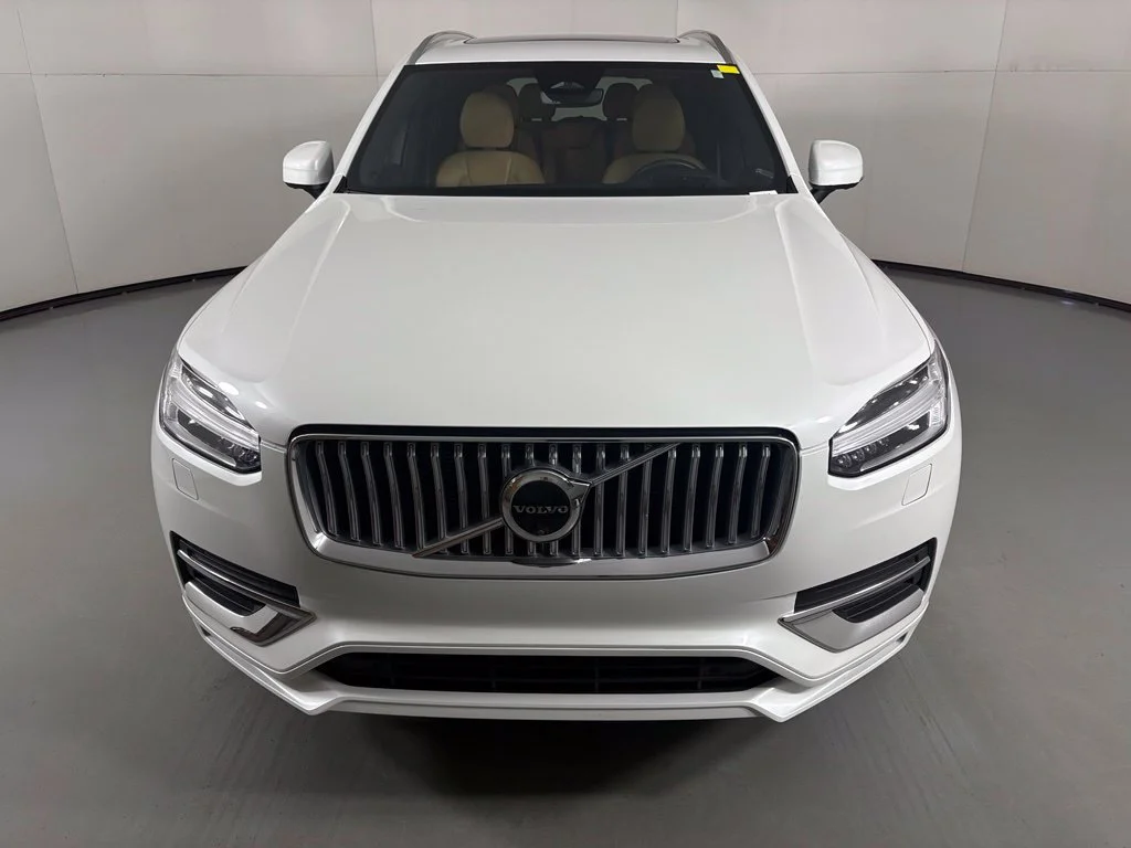 Used 2024 White Volvo Ultimate image 3