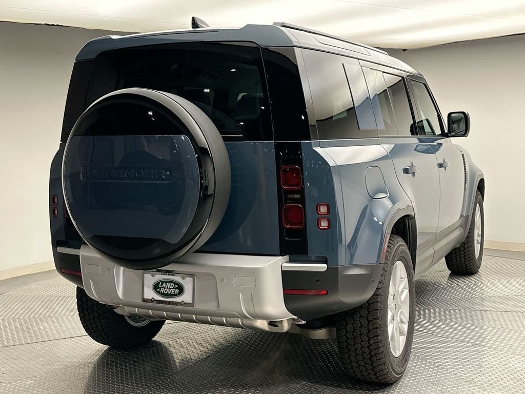 Used 2025 Tasman Blue Metallic Land Rover S image 3