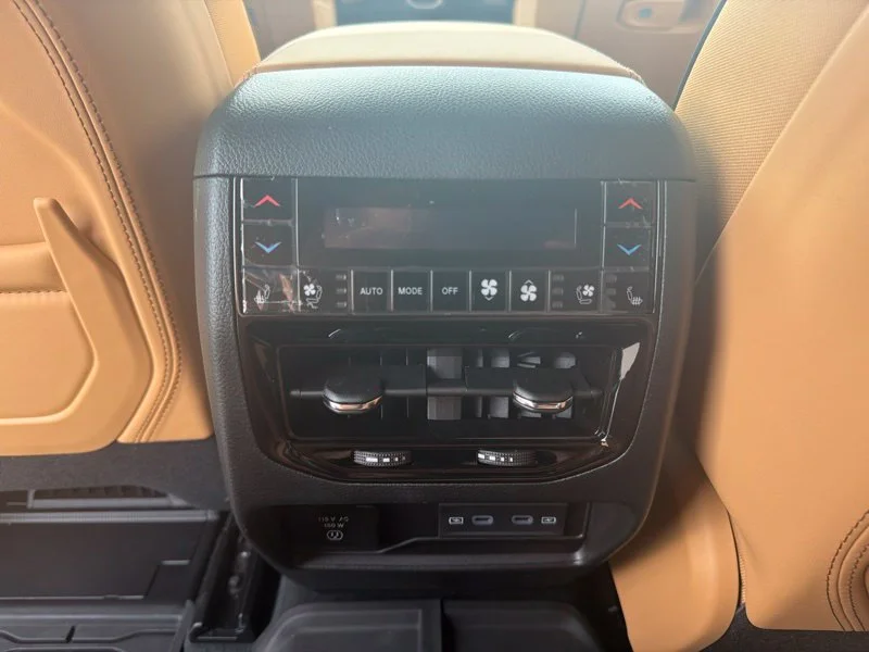 New 2026 Bright White Clear-Coat Exterior Paint Jeep Summit image 19