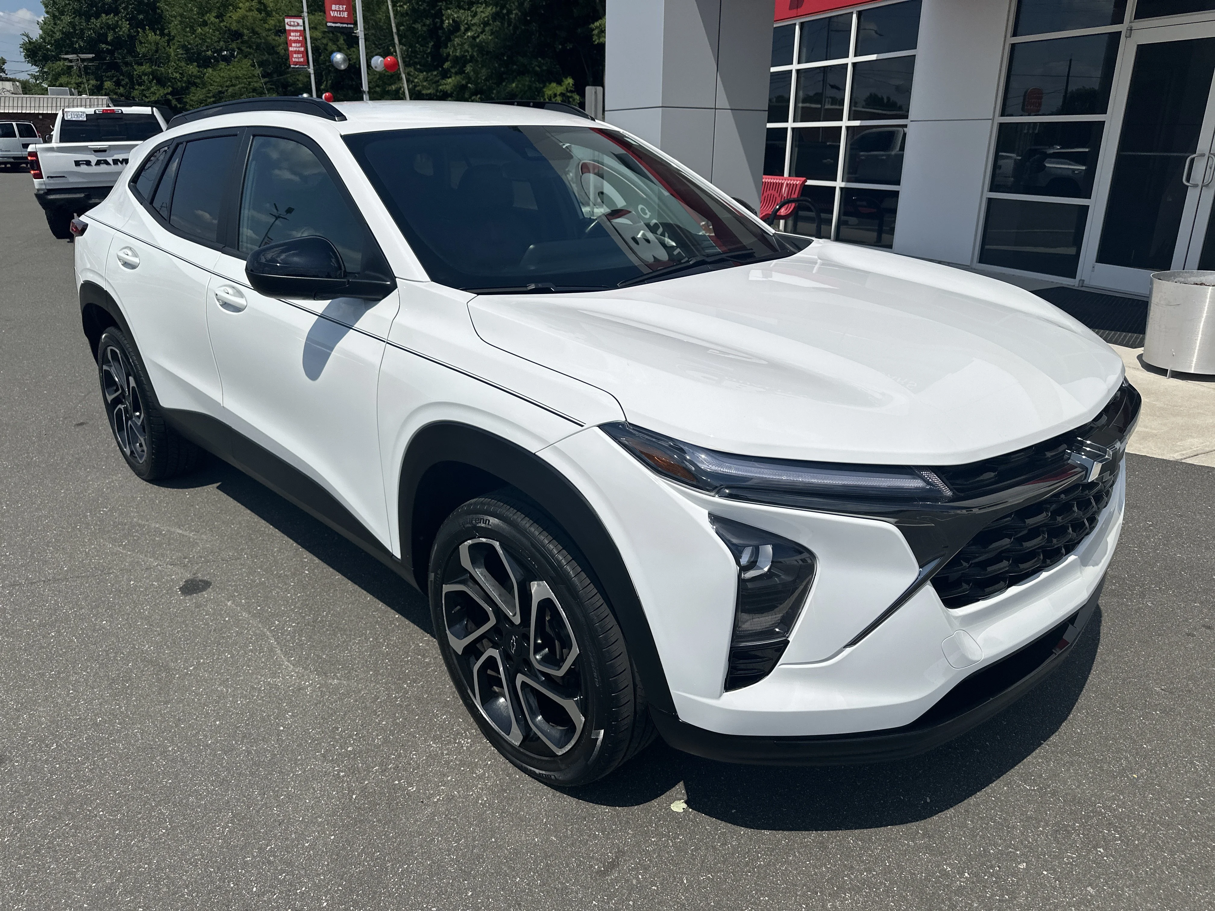 Used 2025 Summit White Chevrolet 2RS image 2