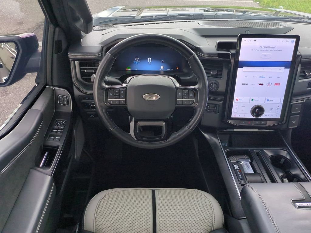 2023 Ford F-150 Lightning Platinum - Photo 18