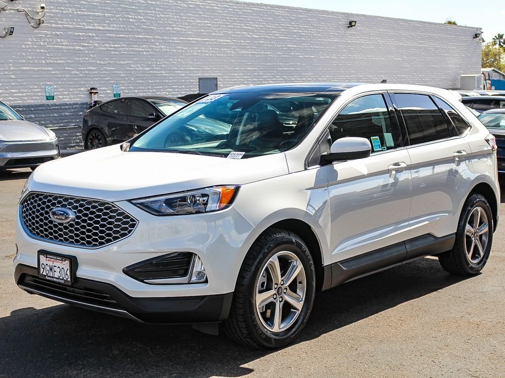 Used 2023 White Ford SEL image 3