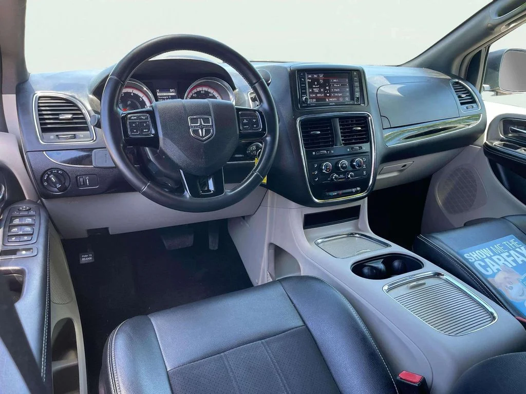 Used 2019 Octane Red Pearlcoat Dodge SXT image 26