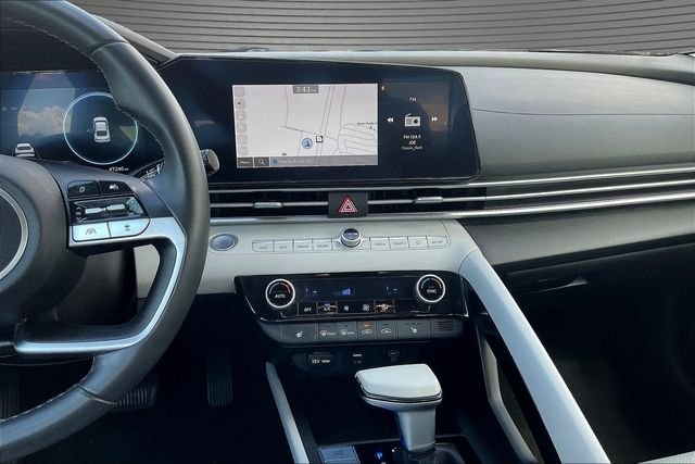 2024 Hyundai Elantra Limited - Photo 11