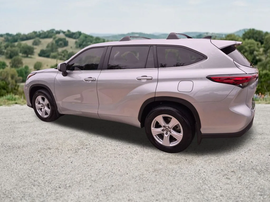 Used 2023 Silver Toyota L image 6