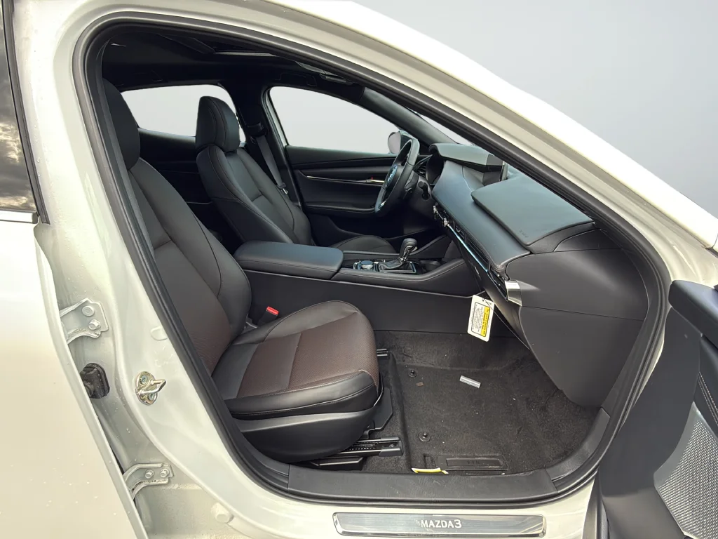 Used 2025 White Mazda 2.5 Turbo Premium Plus Package image 26