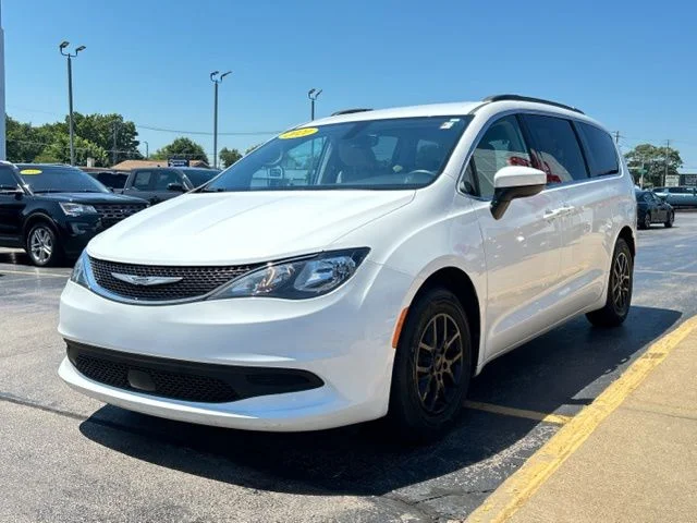 Used 2021 White Chrysler LXI image 5