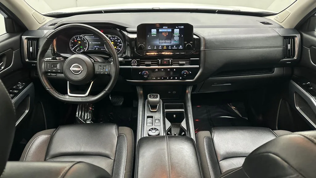 Used 2023 White Nissan SL image 26