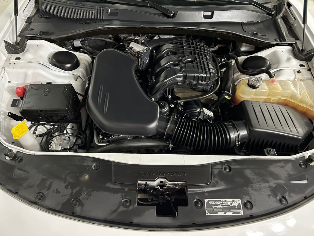 Used 2023 White Dodge SXT image 21