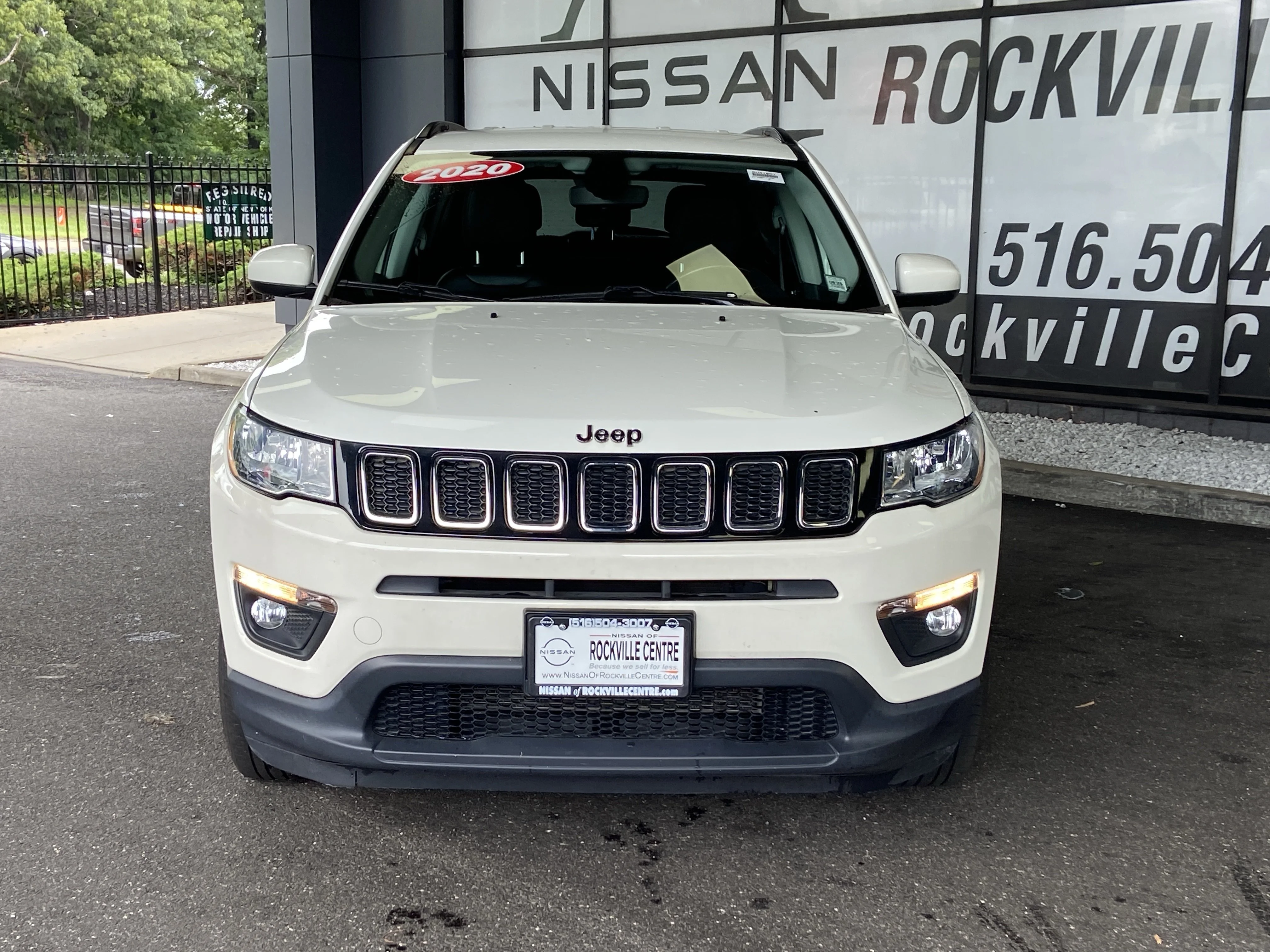 Used 2020 White Clearcoat Jeep Latitude image 3