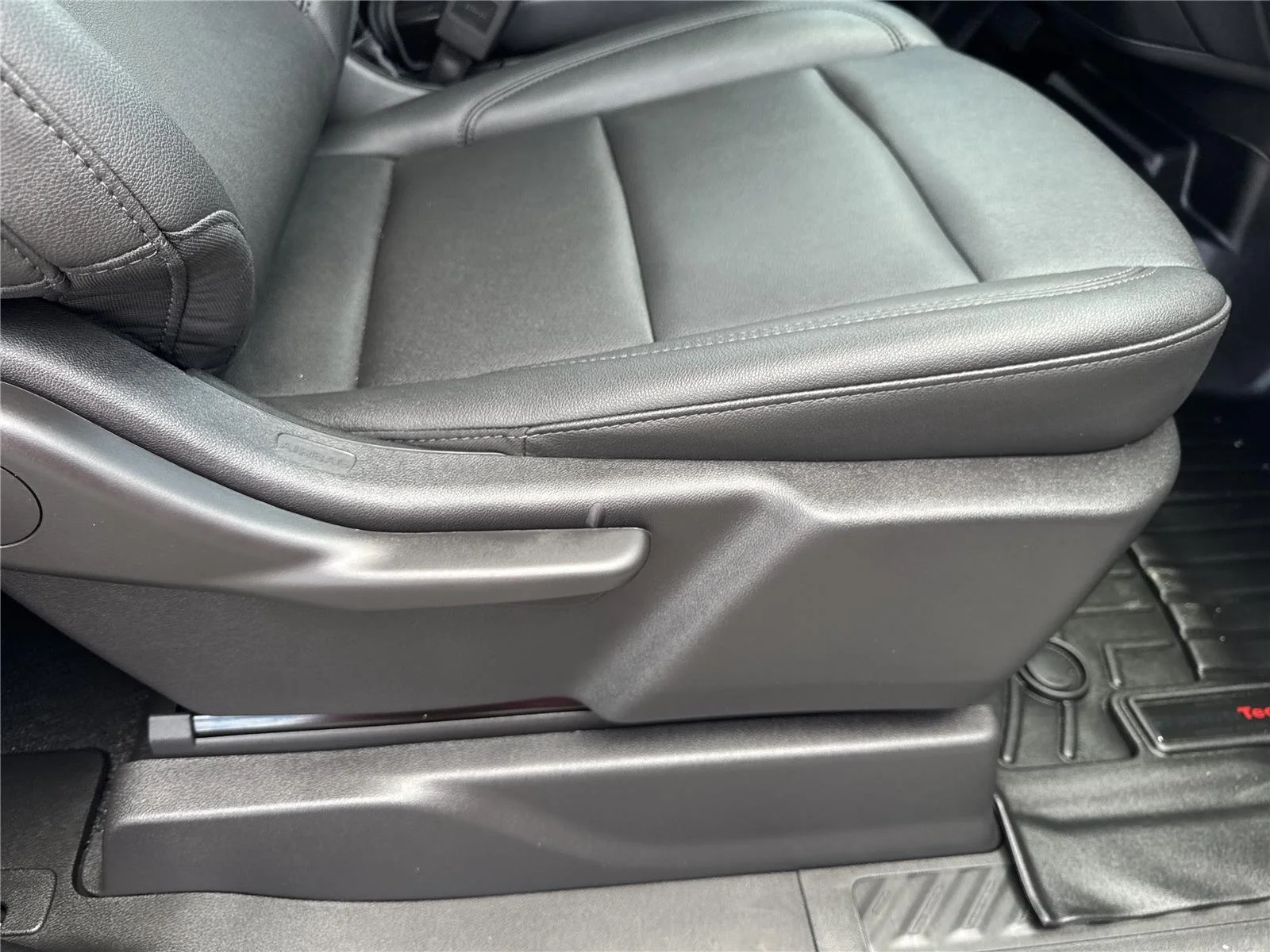 Used 2025 Summit White GMC Pro image 29