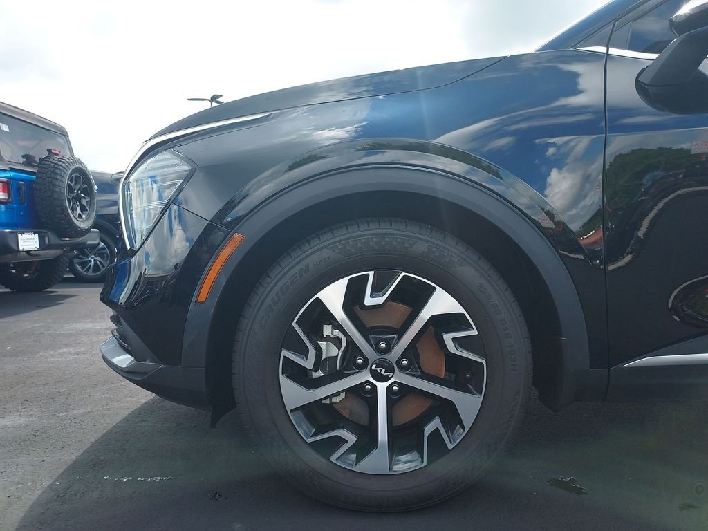 Used 2025 Black Kia EX image 16