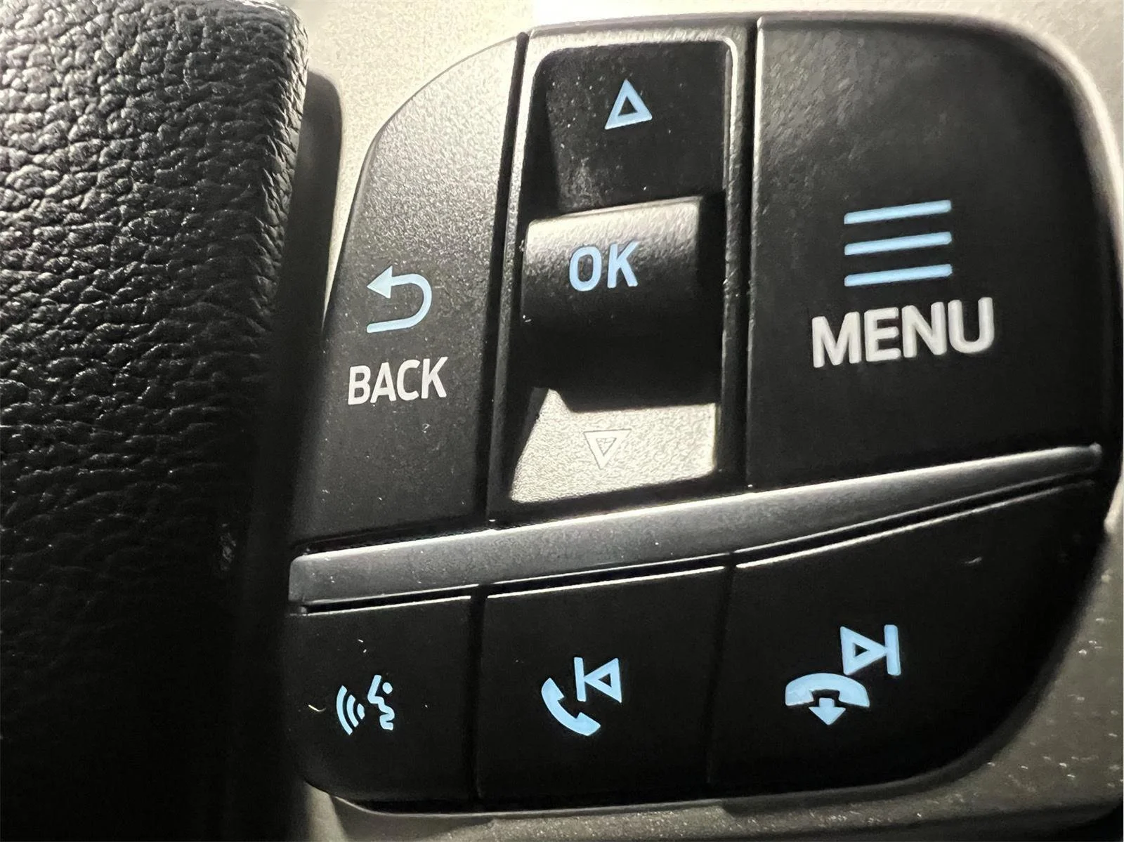 Used 2025 Vapor Blue Ford Active image 22