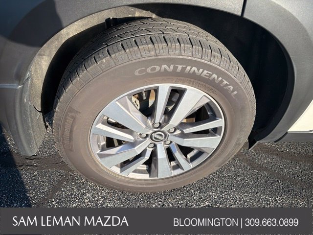 Used 2022 White Nissan SL image 12