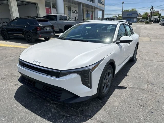 New 2026 Snow White Pearl Kia LXS image 11