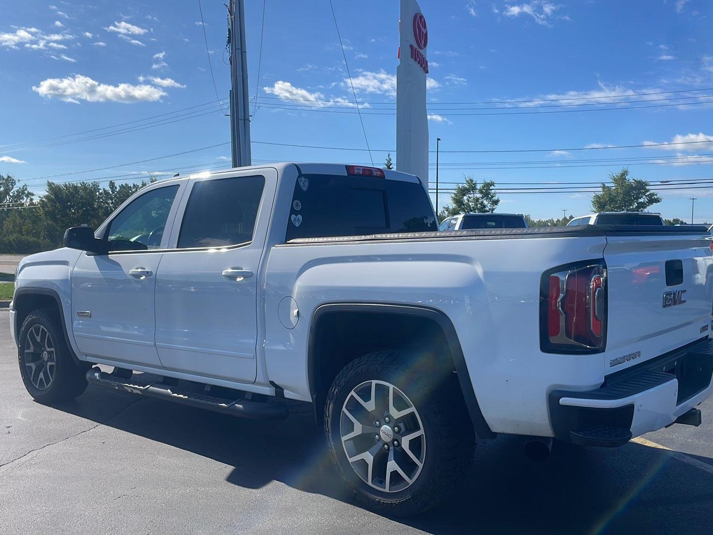 Used 2018 Summit White GMC SLT image 10