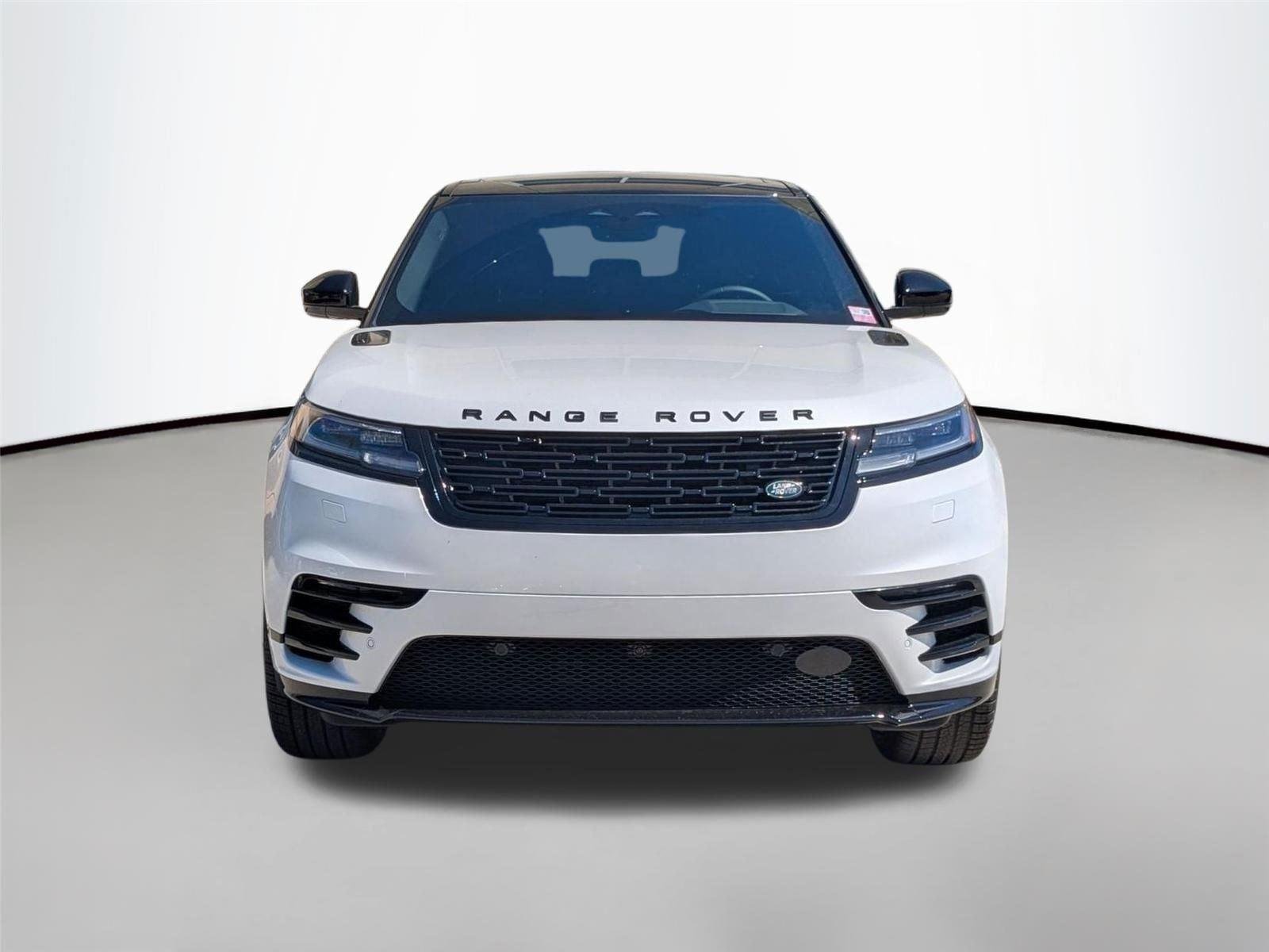 New 2026 Ostuni Pearl White Premium Metallic Land Rover Dynamic SE image 2