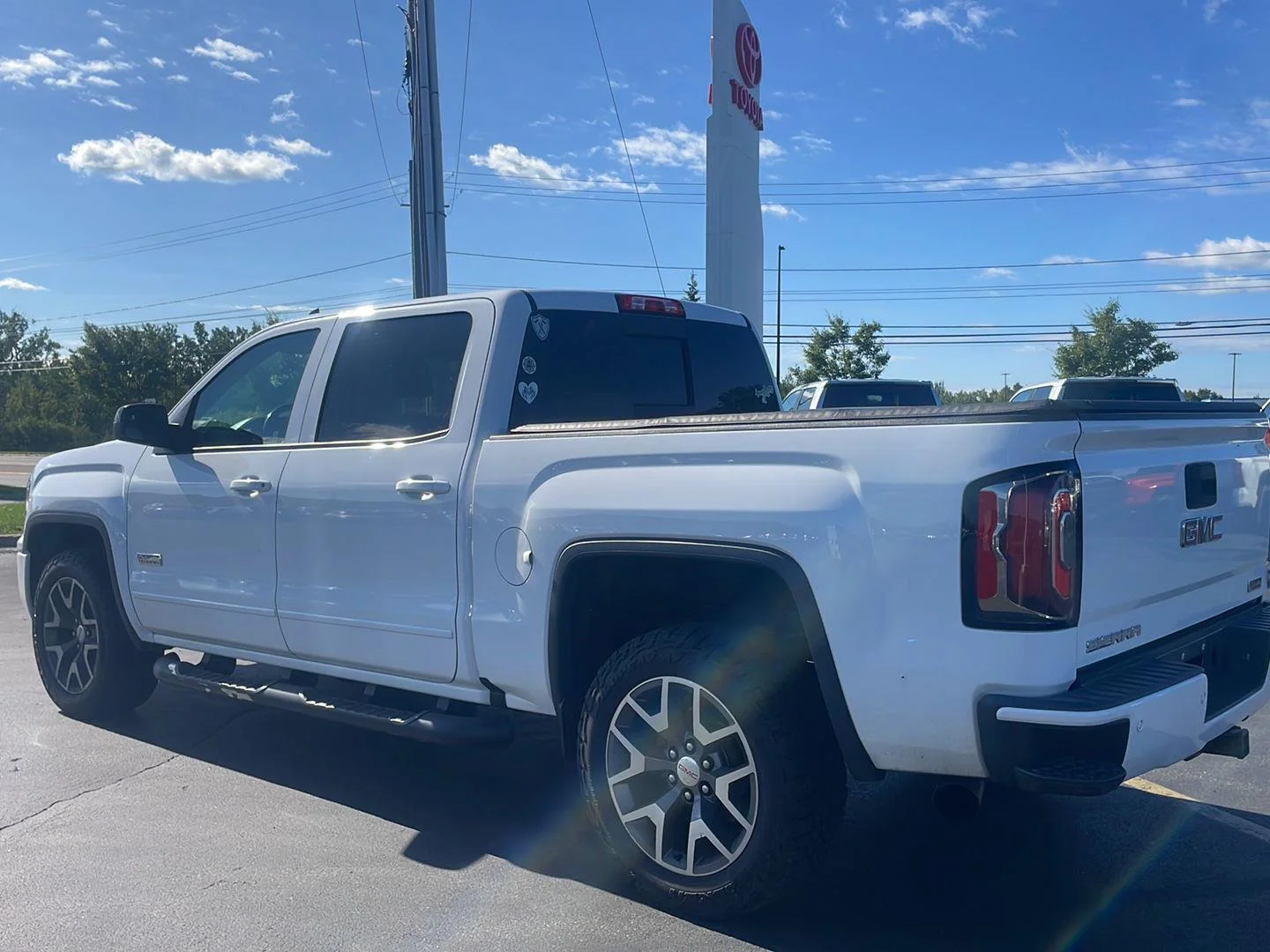 Used 2018 Summit White GMC SLT image 10
