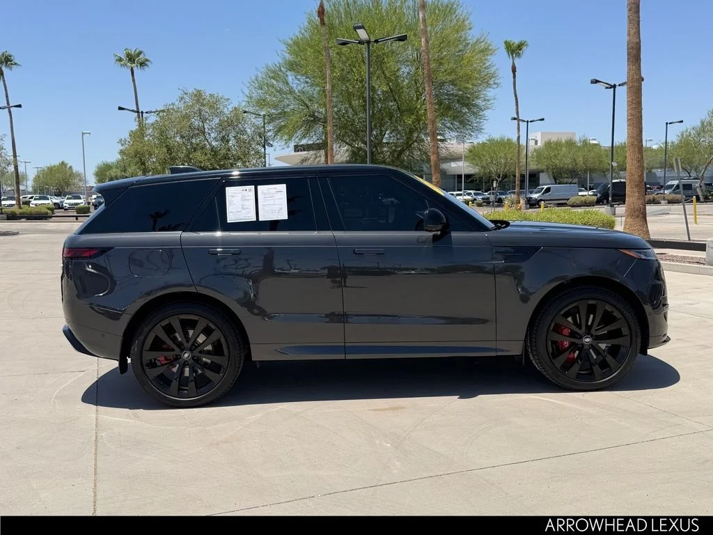 Used 2023 Gray Land Rover SE Dynamic image 7