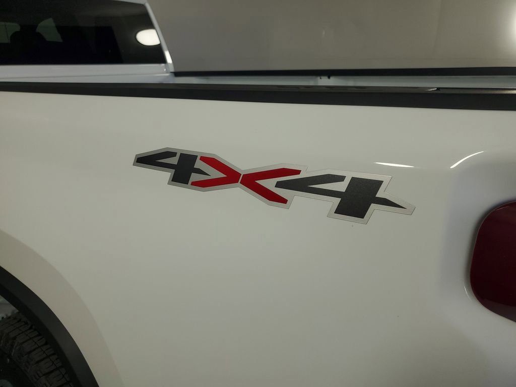 New 2026 Summit White Chevrolet Custom image 31