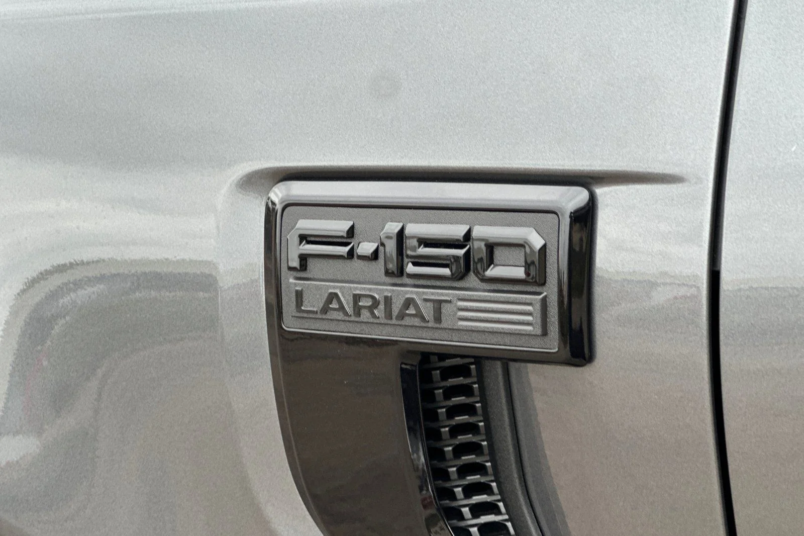 New 2026 Carbonized Gray Metallic Ford Lariat® image 22
