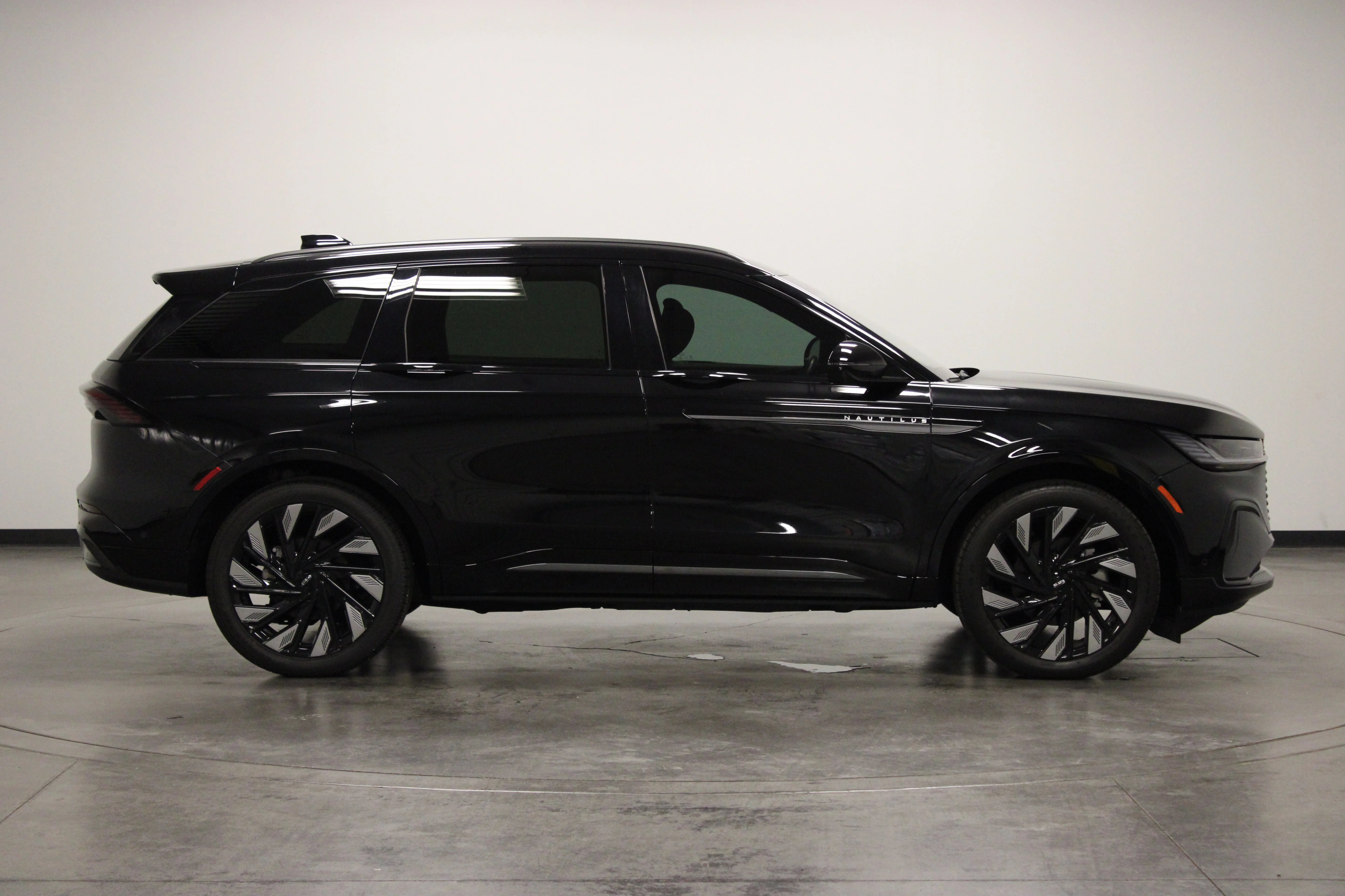 Used 2024 Black Metallic Lincoln Reserve image 9