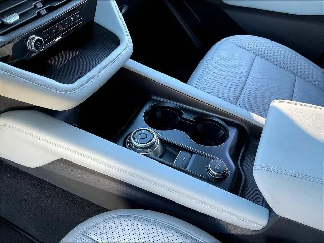 New 2027 Star White Metallic Tri-Coat Ford Platinum™ image 71