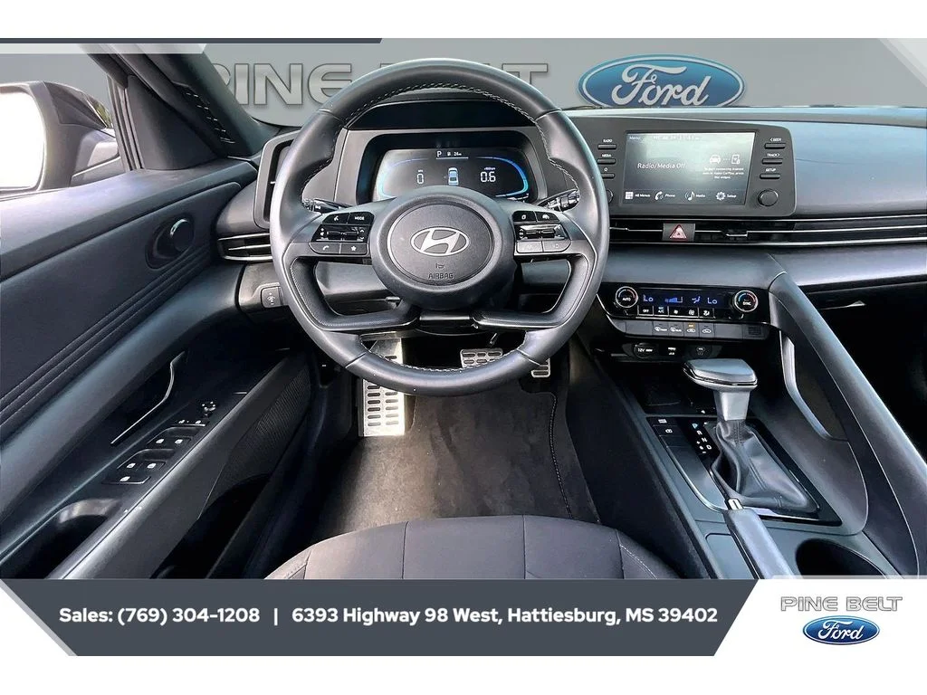 Used 2025 Abyss Black Hyundai SEL Sport image 5