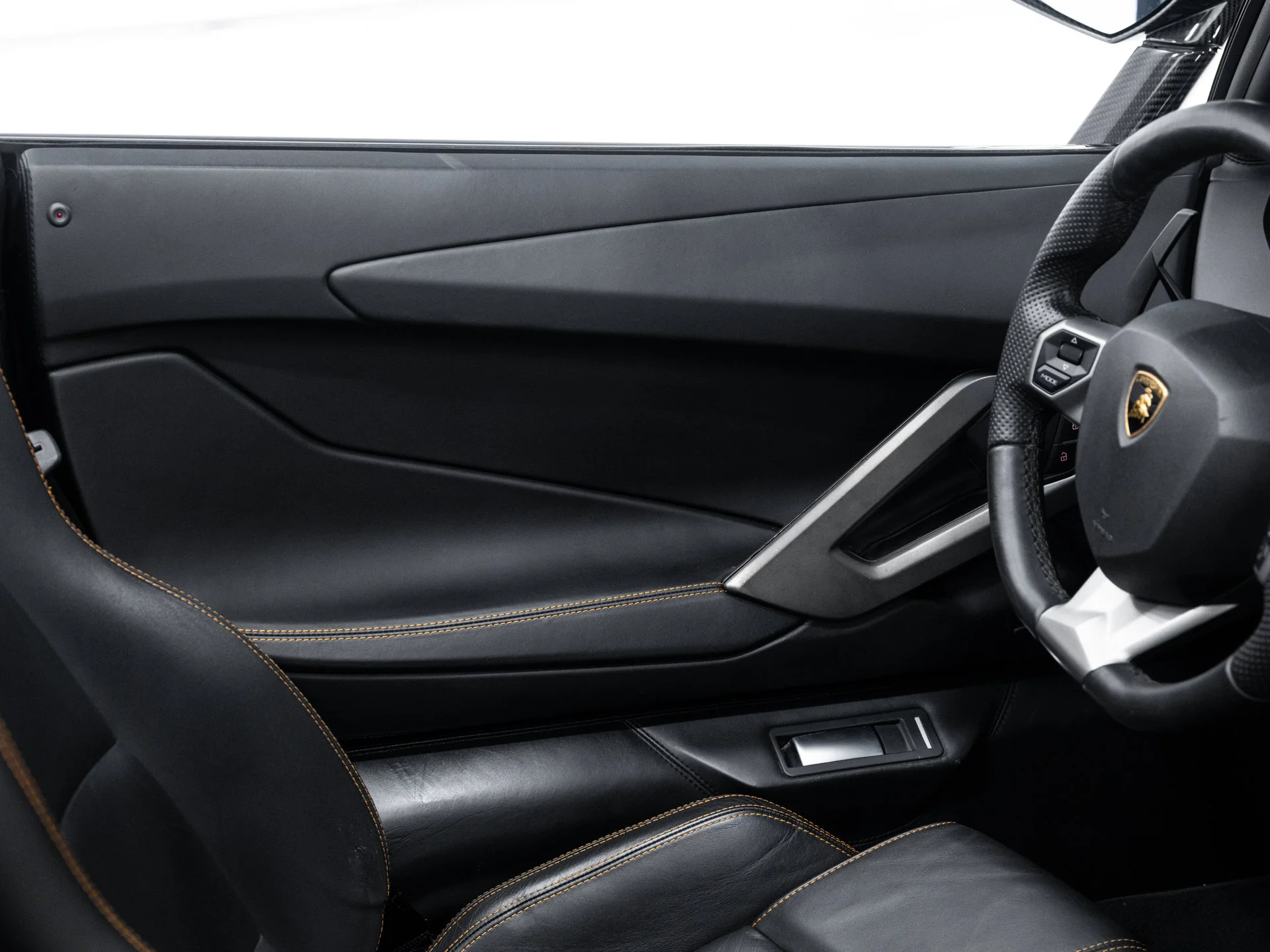 Used 2014  Lamborghini LP700-4 image 33
