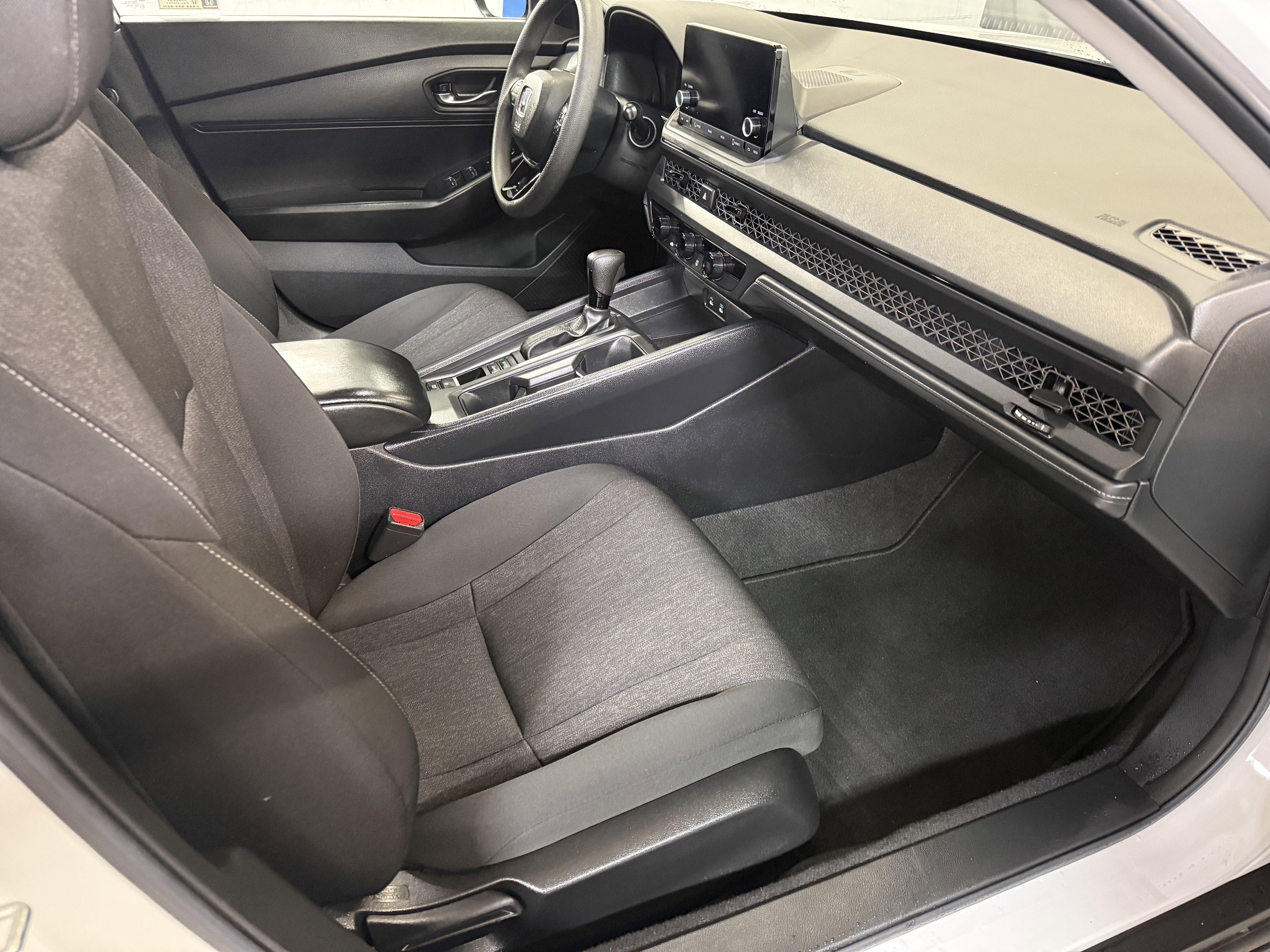 Used 2023 Platinum White Pearl Honda LX image 23