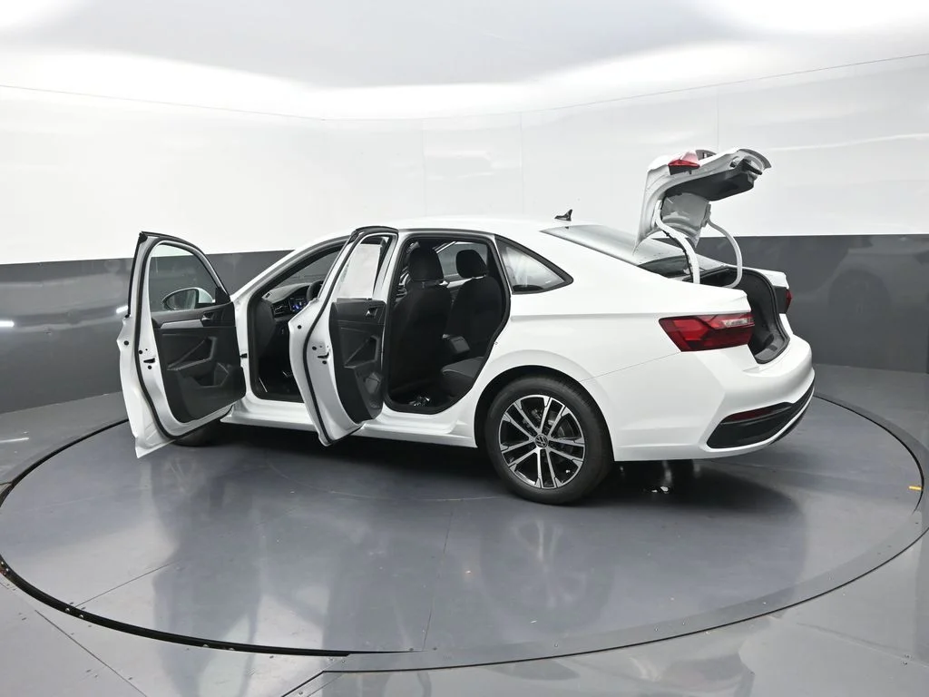 Used 2026 White Volkswagen 1.5T Sport image 34