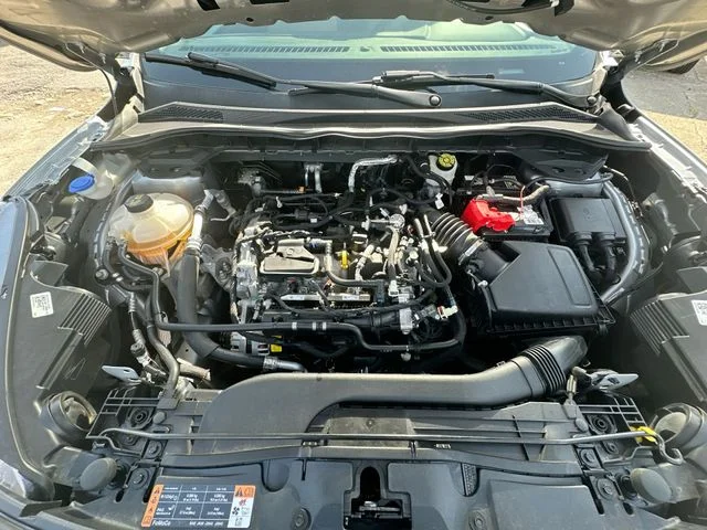Used 2022 Silver Ford SE image 32