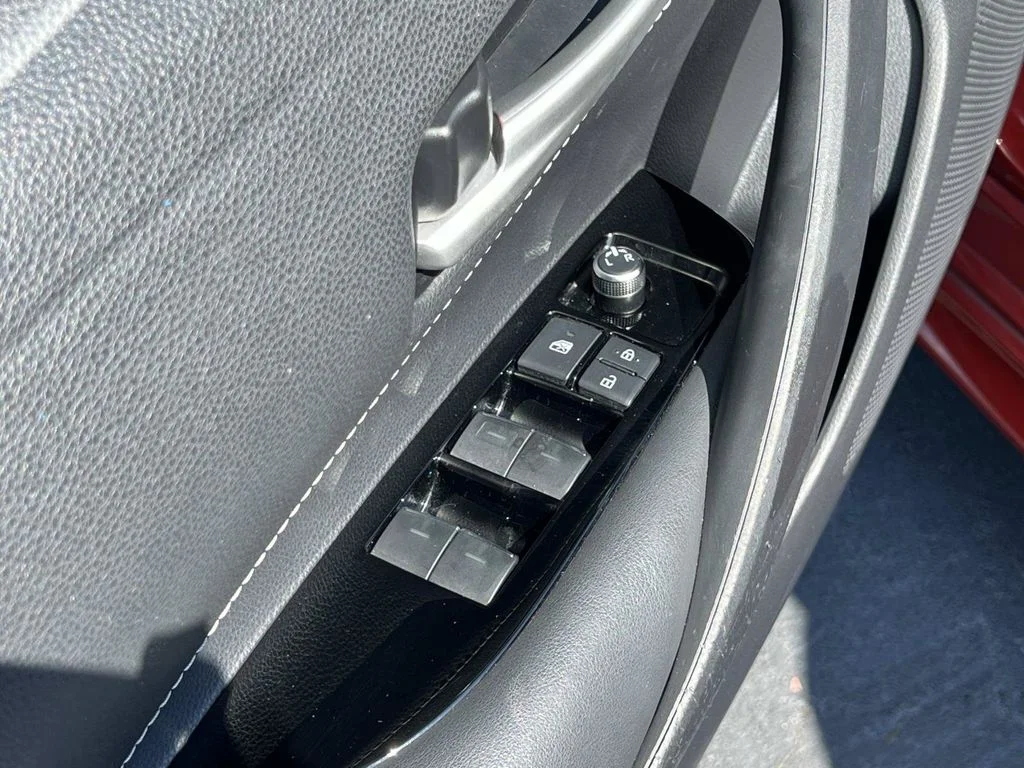 Used 2019  Toyota SE image 19