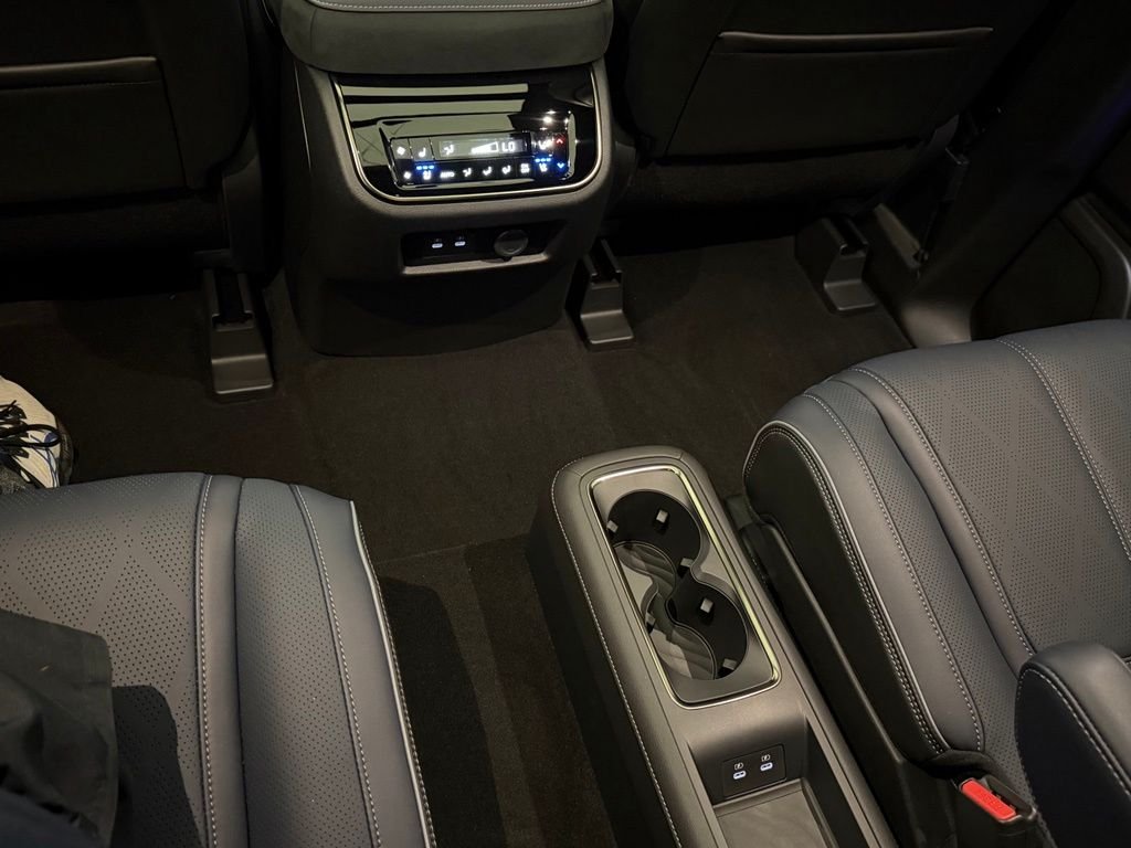 New 2027 RADIANT WHITE INFINITI Sport 4WD image 26