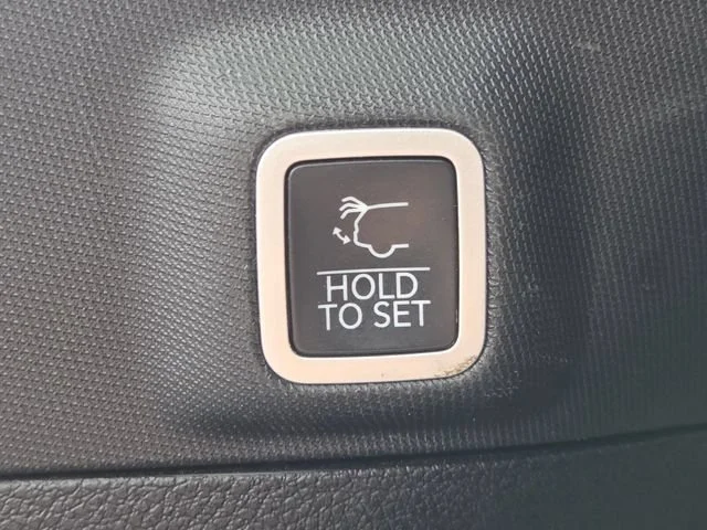 Used 2024 Silver Zynith Jeep Altitude X image 27