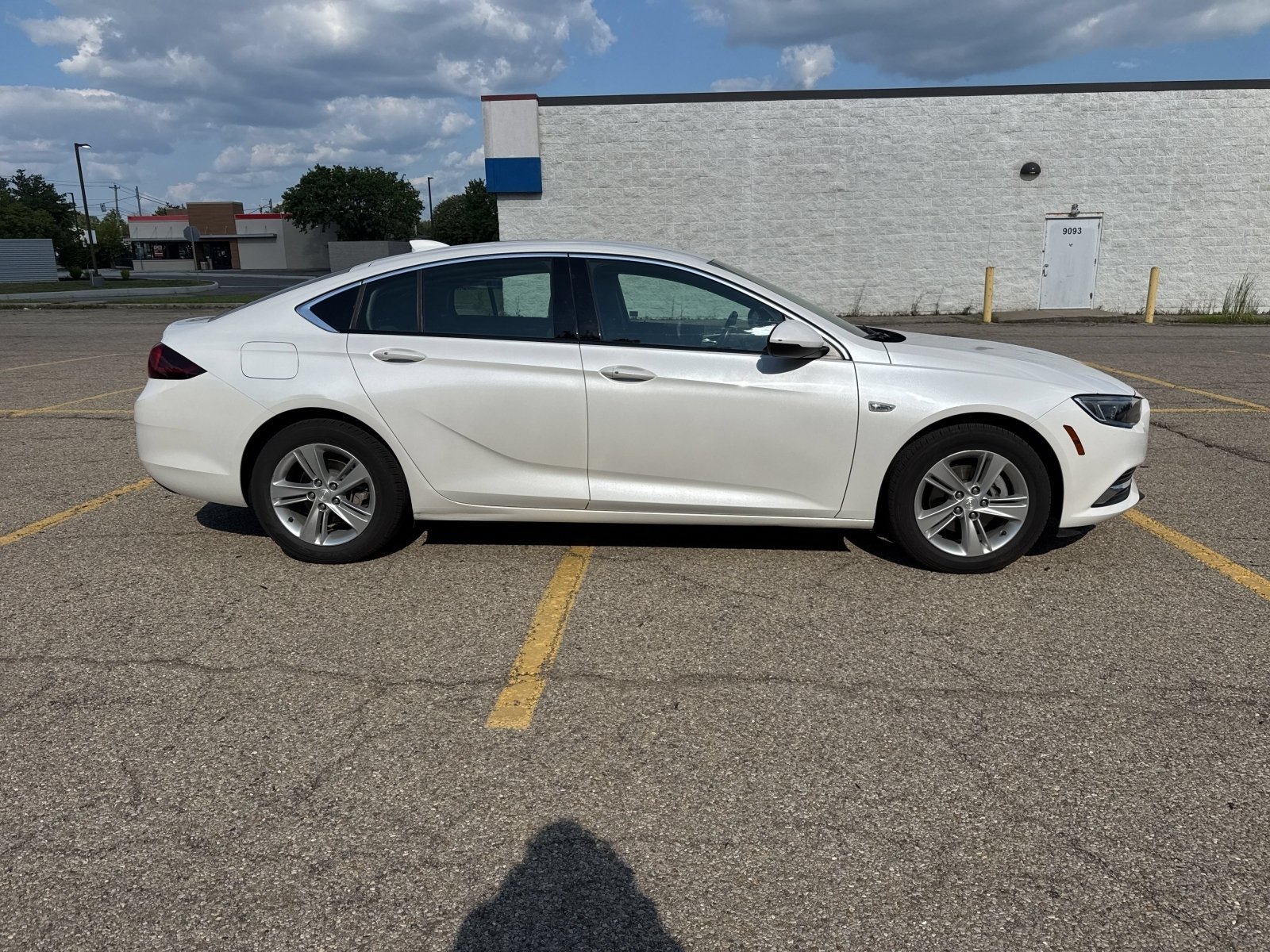 Used 2019 White Frost Tricoat Buick Preferred image 13