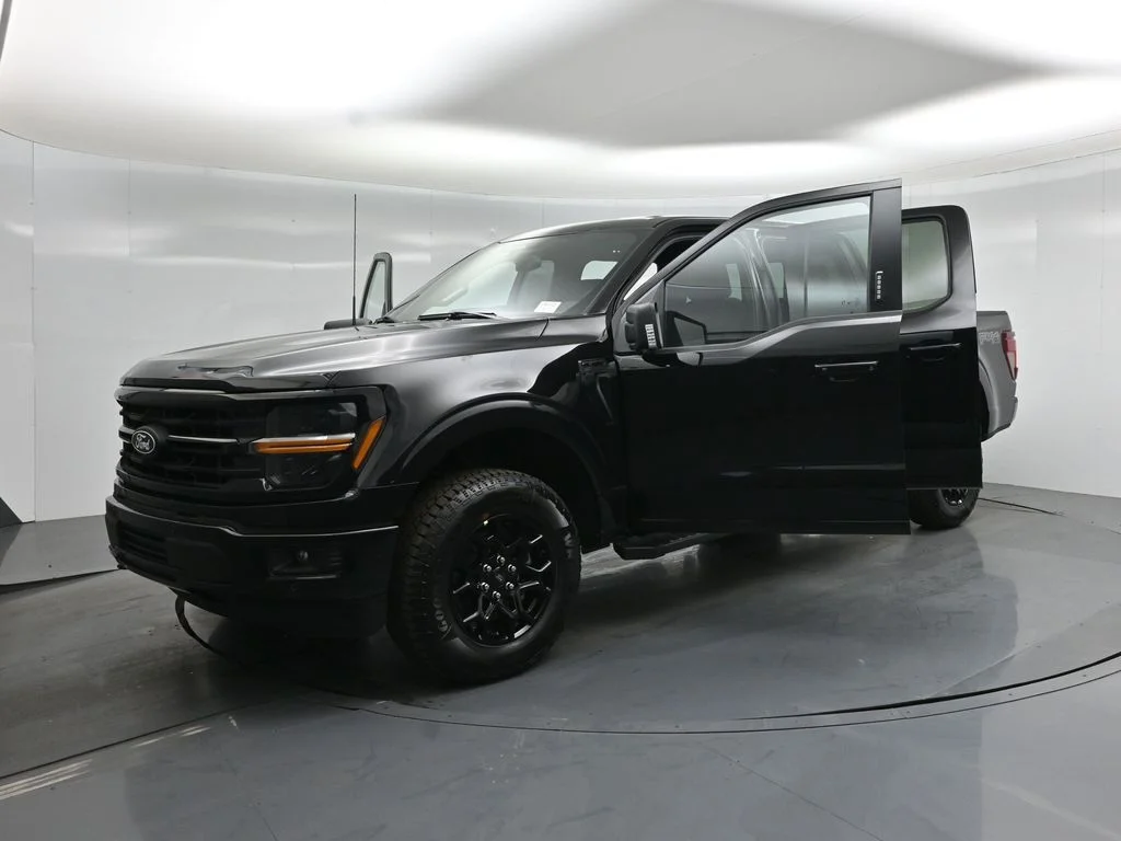 New 2026 Agate Black Metallic Ford XLT image 28