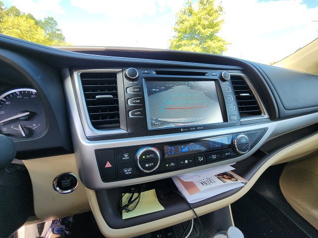 Used 2017 Blue Toyota XLE image 34