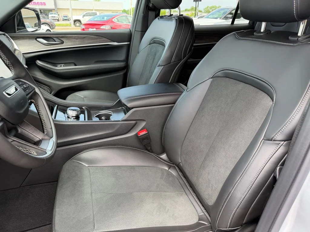 New 2026 Silver Jeep Laredo image 9