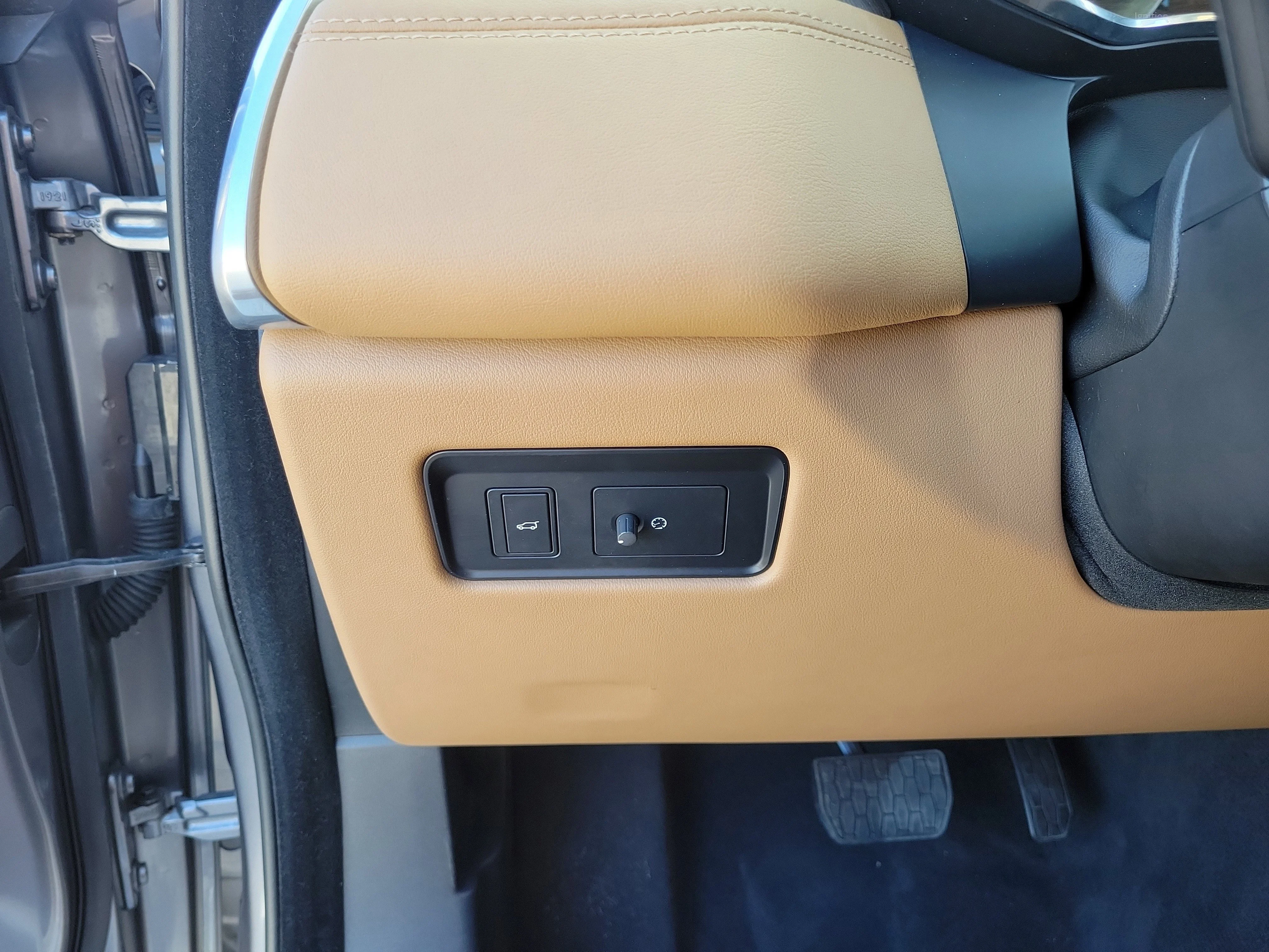 Used 2022 Gray Jaguar S image 27