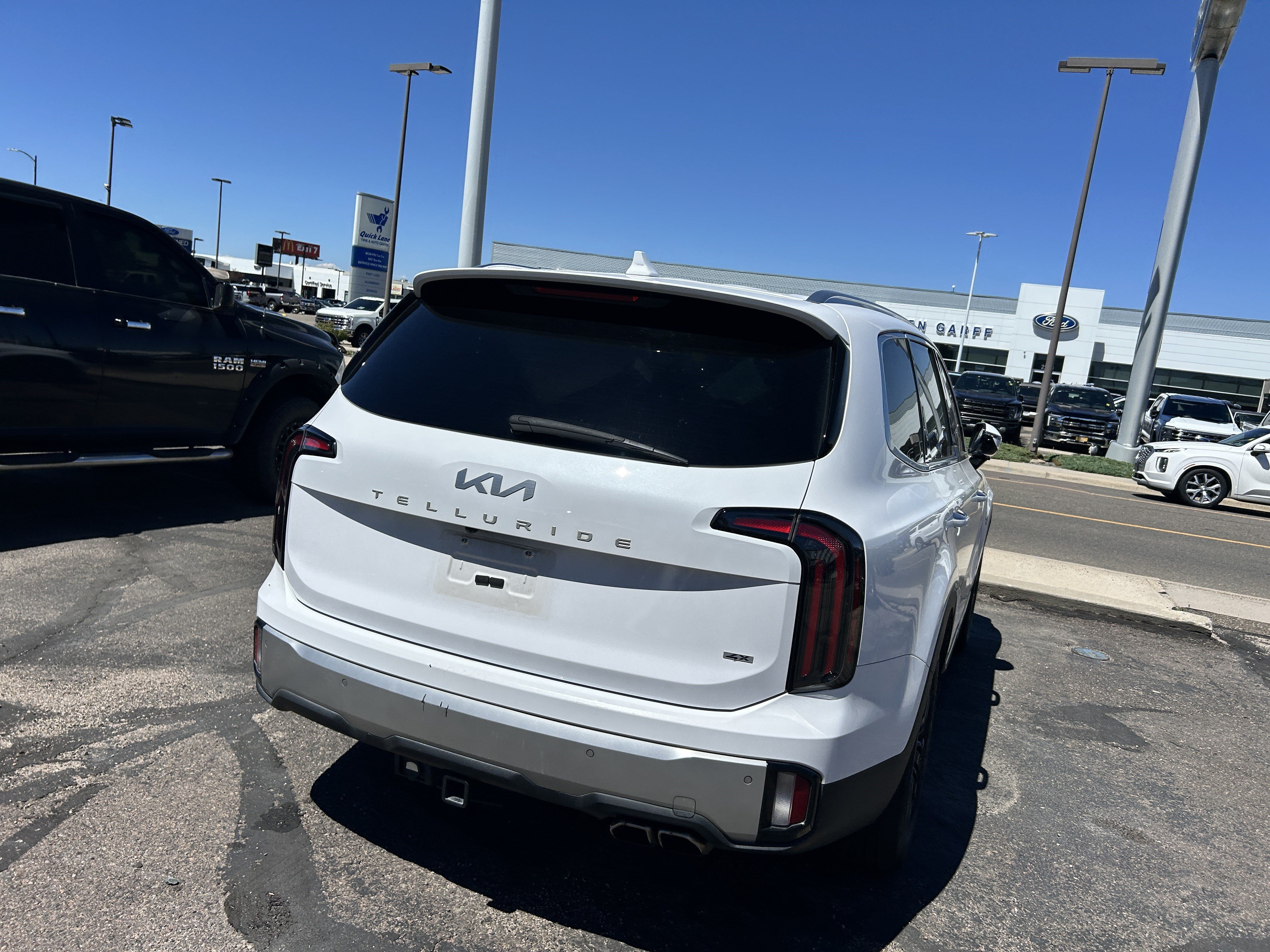 Used 2024 Glacial White Pearl Kia SX Prestige image 4
