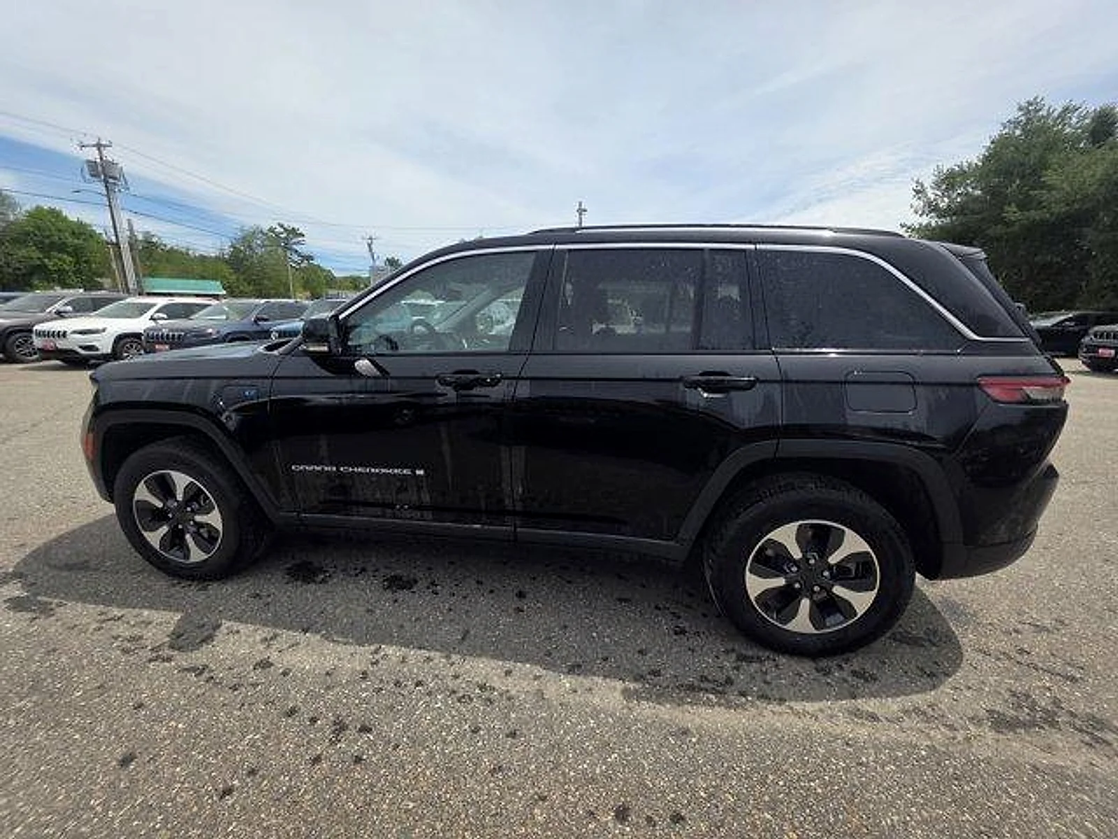 Used 2023 Diamond Black Crystal Pearlcoat Jeep  image 2