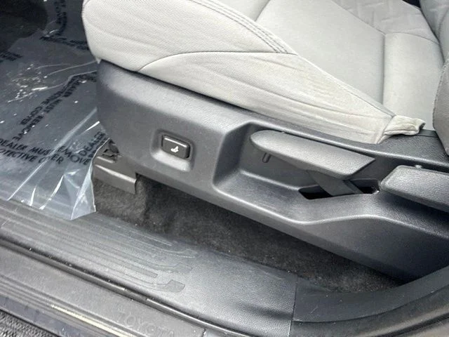 Used 2024  Toyota SR5 image 30