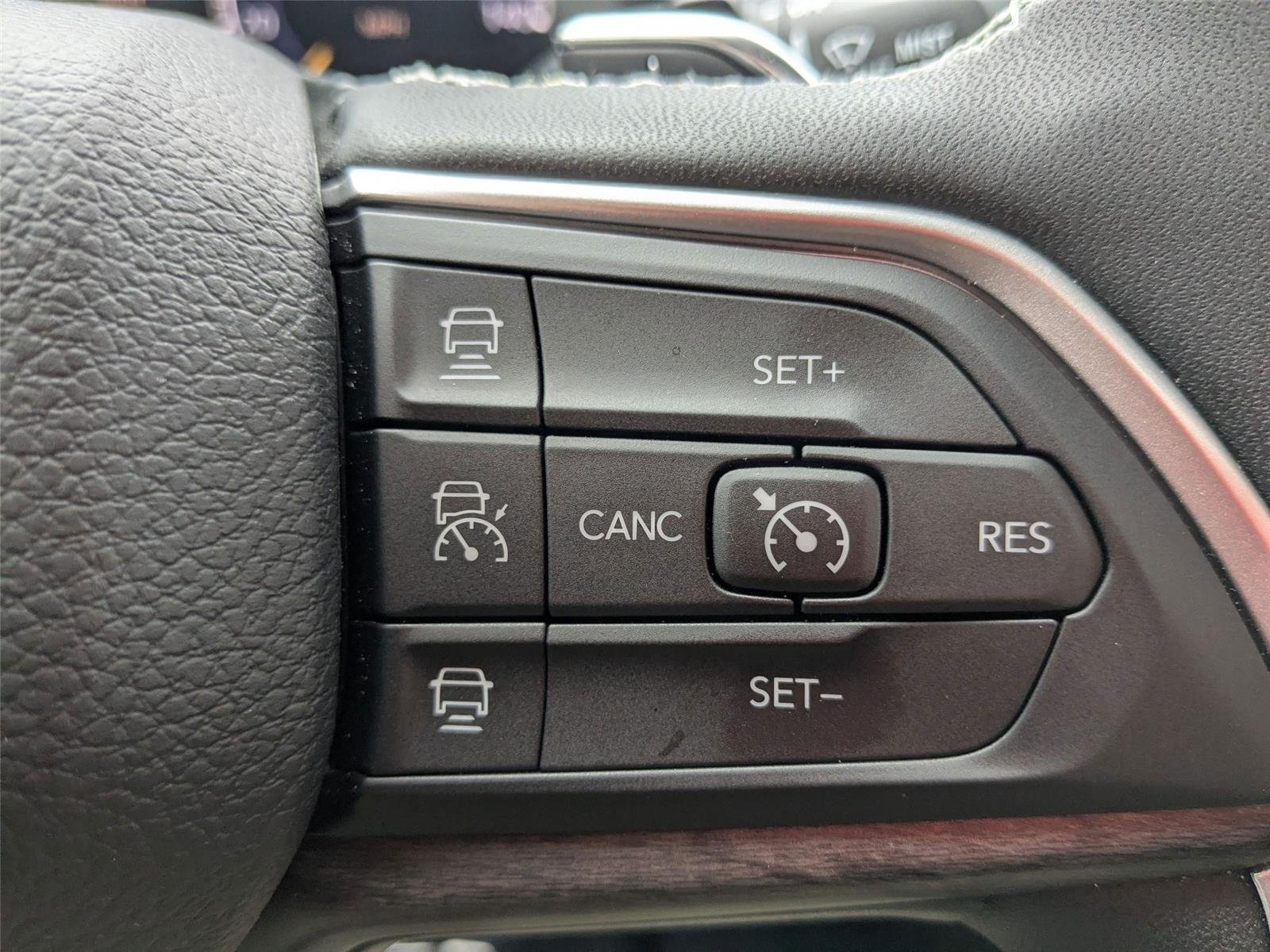 Used 2025 Baltic Gray Metallic Clearcoat Jeep Limited image 19