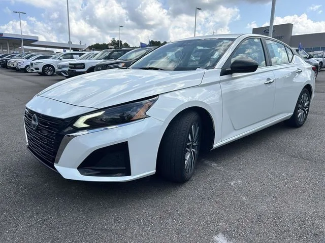 Certified Used 2025 Glacier White Nissan 2.5 SV image 7