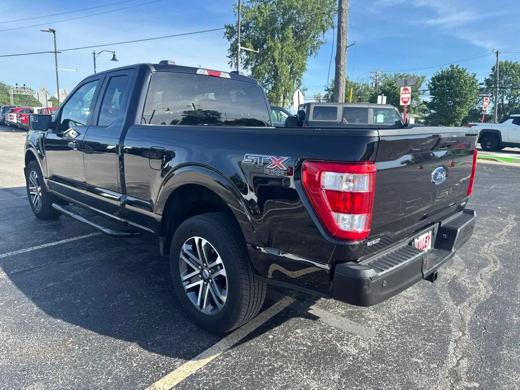 Used 2021 Black Ford XL image 5