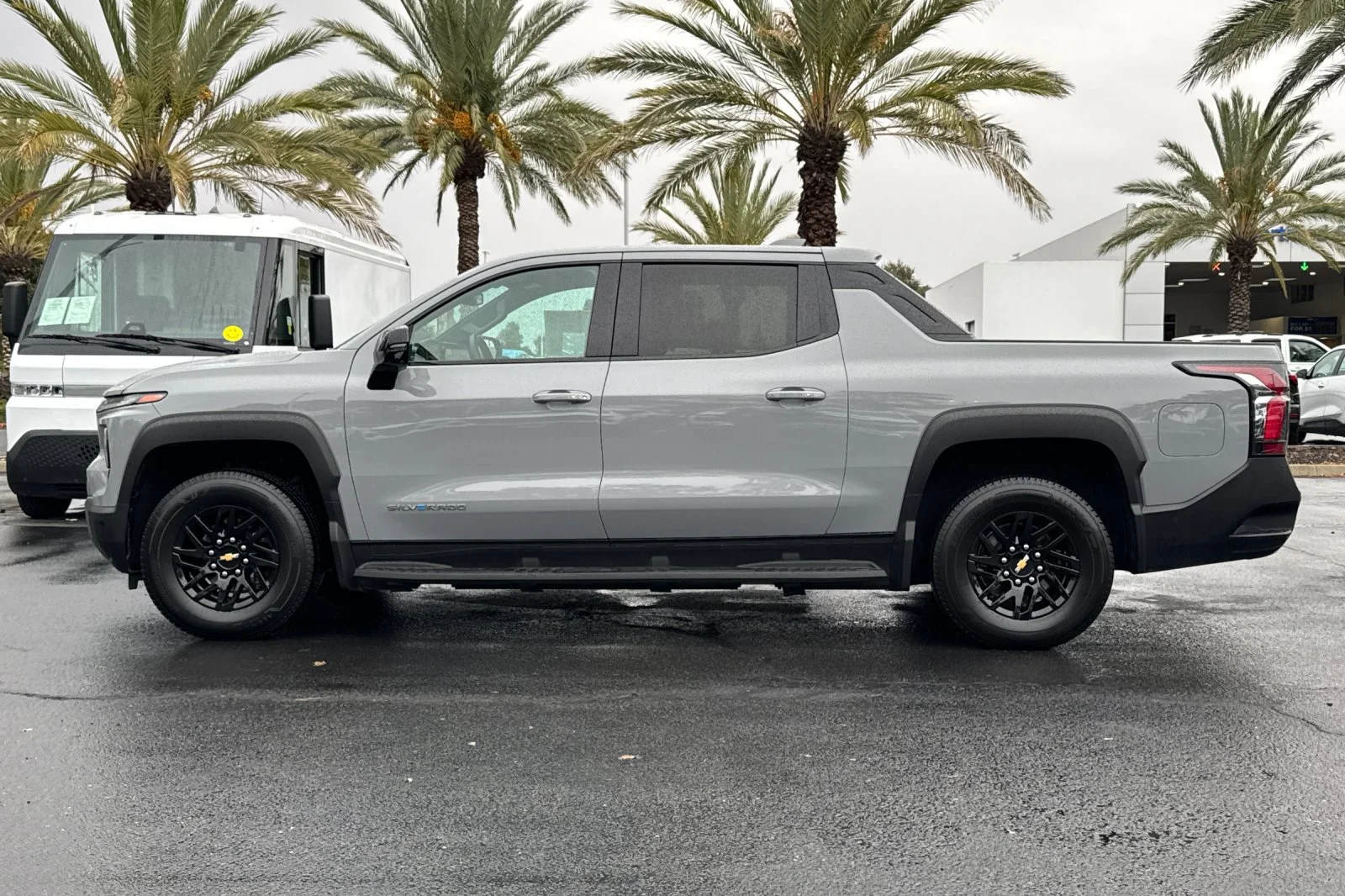 2025 Chevrolet Silverado EV LT - Photo 6