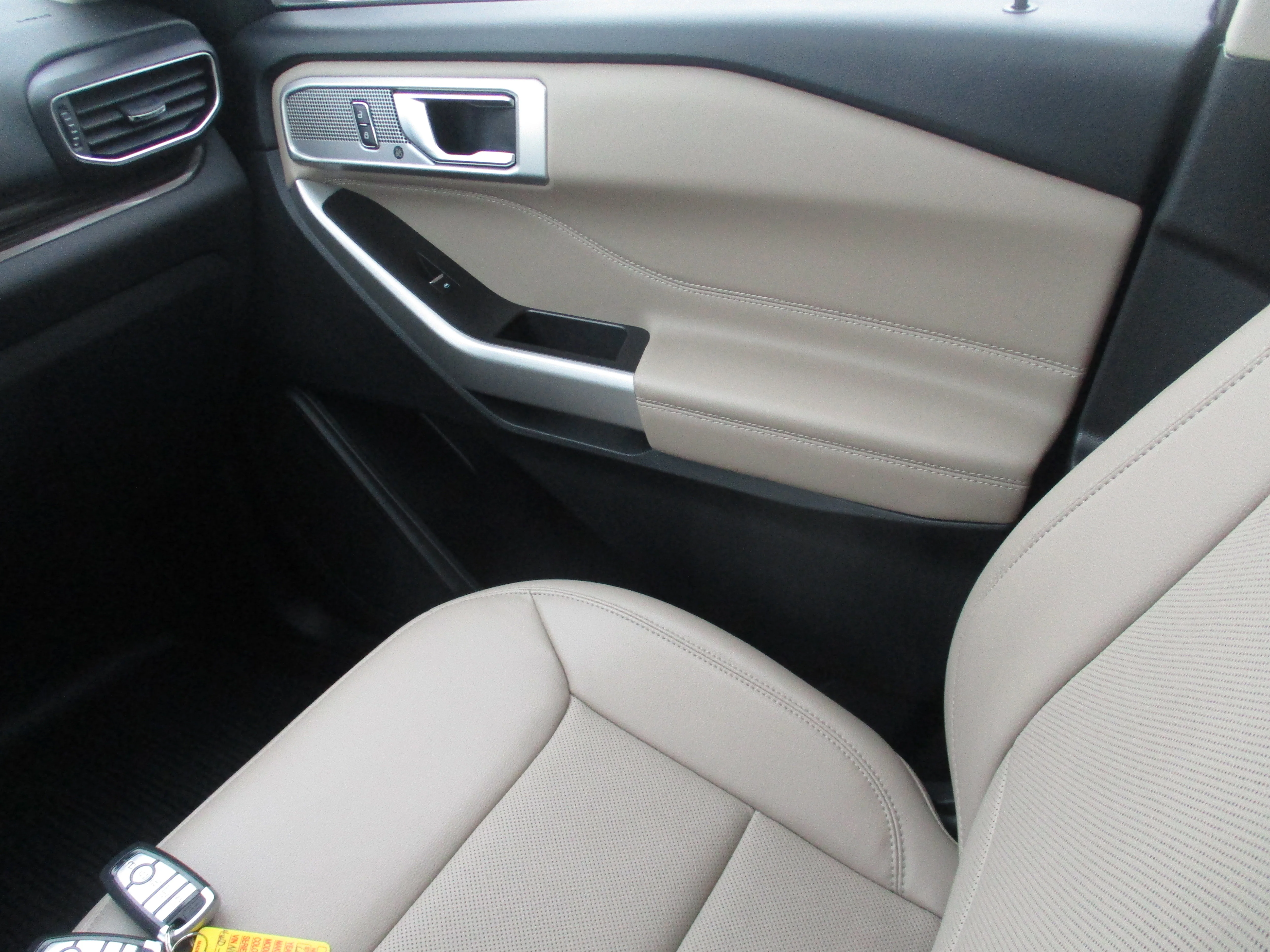 Used 2022 Star White Metallic Tri-Coat Ford Limited image 50