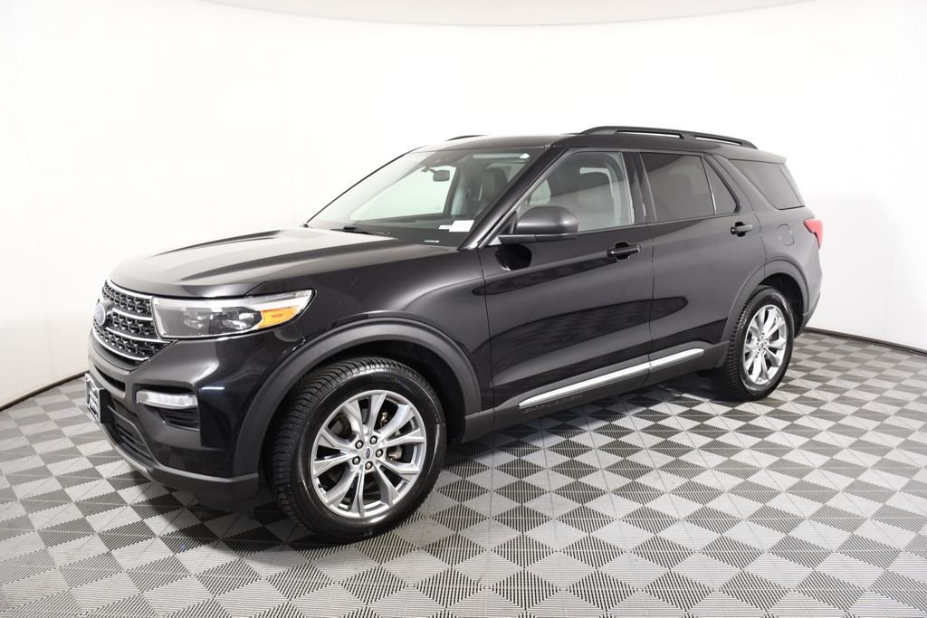 Used 2020 Agate Black Metallic Ford XLT image 2
